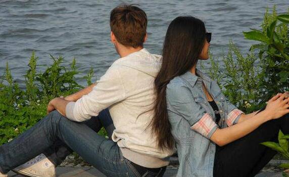 一個(gè)男人愛你 就應(yīng)該做到以下幾點(diǎn)