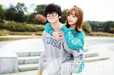 女人撒嬌最好命 男人愛(ài)到停不下來(lái)