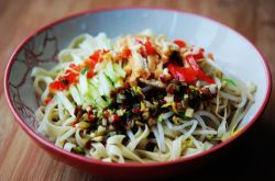 涼拌面的家常做法 讓美味停不下來