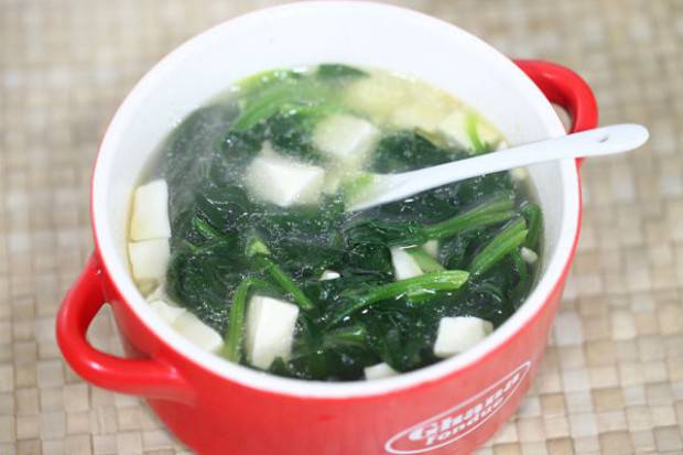 菠菜豆腐湯的家常做法 即好喝又營養(yǎng)