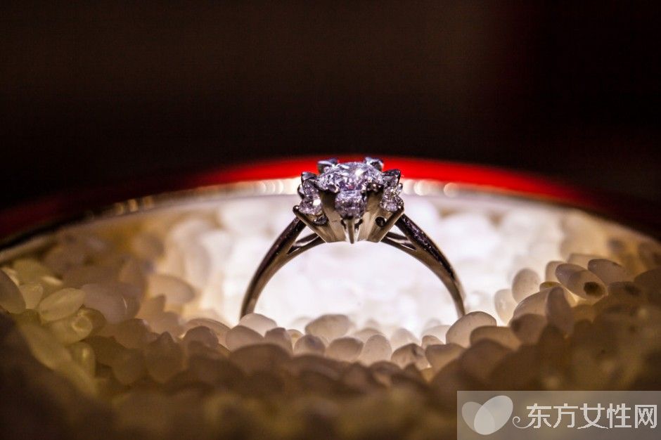 結(jié)婚為什么要戴鉆戒 揭結(jié)婚鉆戒基本常識