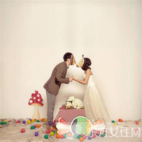 可愛童話風(fēng)婚紗照賞析 婚紗禮服應(yīng)該怎么選