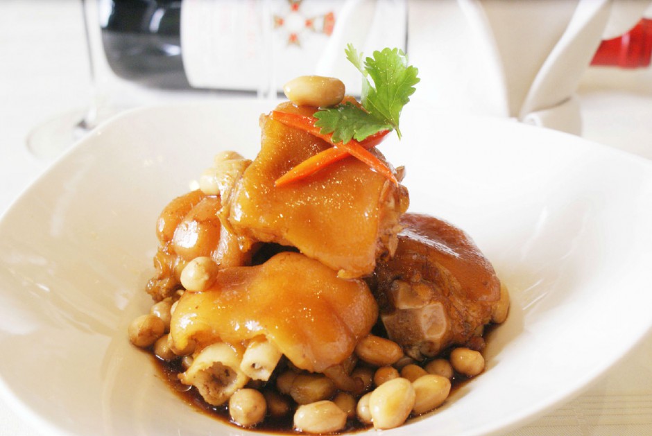 豬腳燉花生的兩大家常做法及營養(yǎng)功效