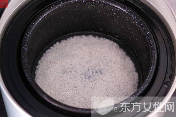 家常菜必備殺手锏 排骨蒸飯的做法