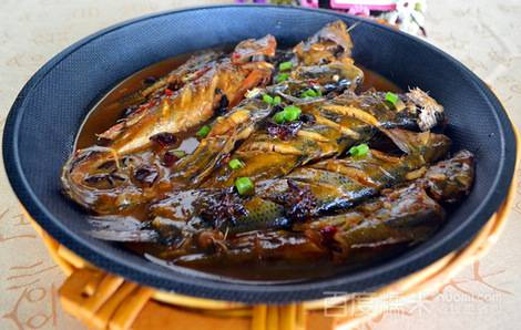 魚鍋餅子的家常做法 美味傳天下