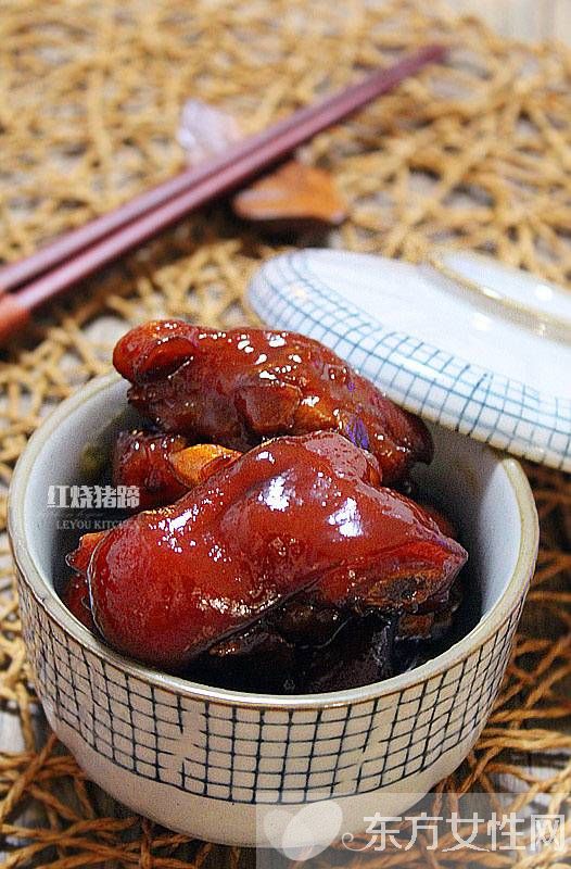 正宗紅燒豬蹄做法 紅亮軟糯美味又營養(yǎng)