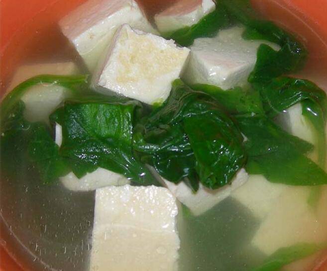 菠菜豆腐湯的家常做法 即好喝又營養(yǎng)