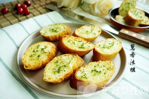 法式經(jīng)典早餐 蒜香法棍面包的做法大公開