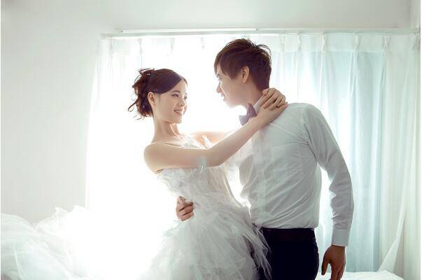 8款婚紗照創(chuàng)意造型 讓你的婚紗照個性十足