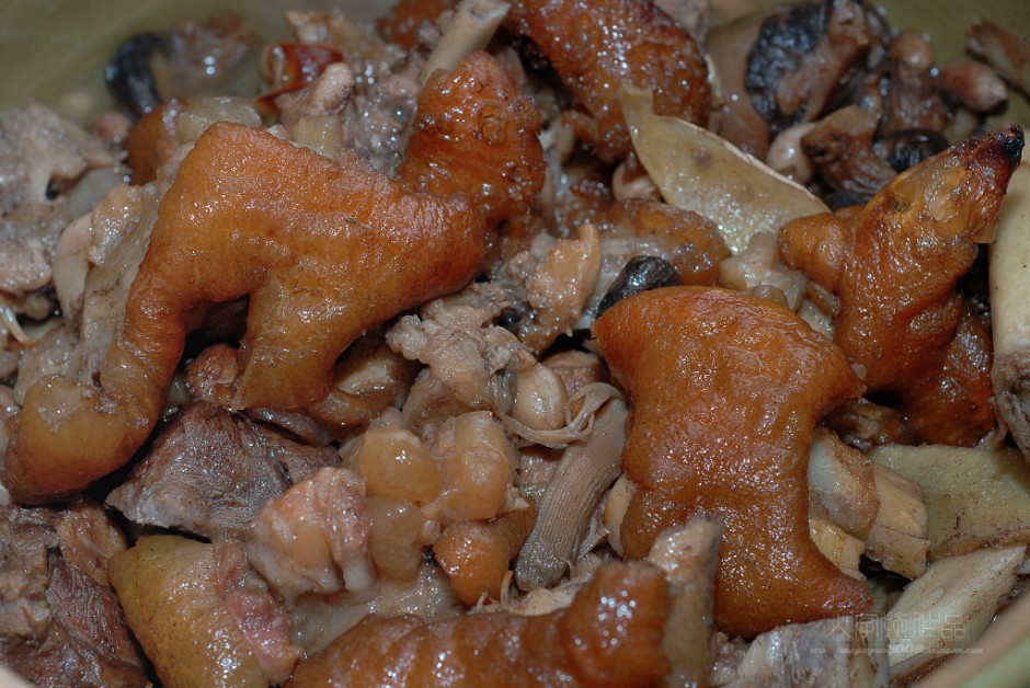 豬腳燉花生的兩大家常做法及營養(yǎng)功效