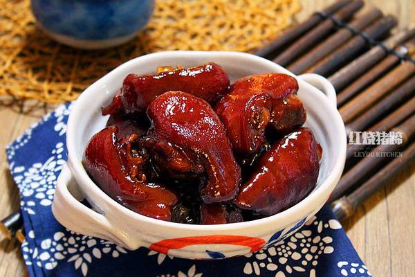 正宗紅燒豬蹄做法 紅亮軟糯美味又營養(yǎng)