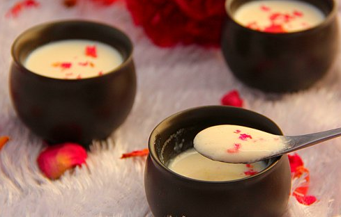 廣東風味小吃姜撞奶的制作方法 簡單易學益處多