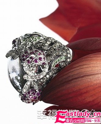 冬日花樣美戒在新娘指尖綻放