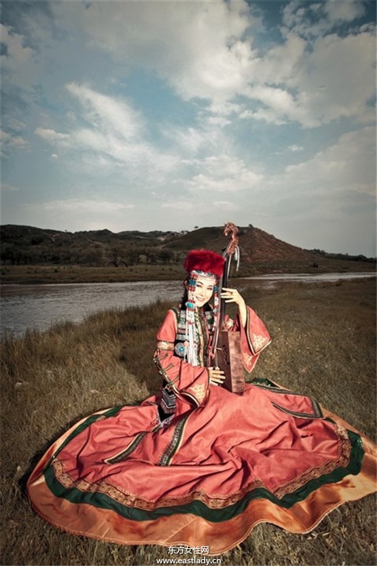 蒙古族婚紗照感受質(zhì)樸的愛(ài)情