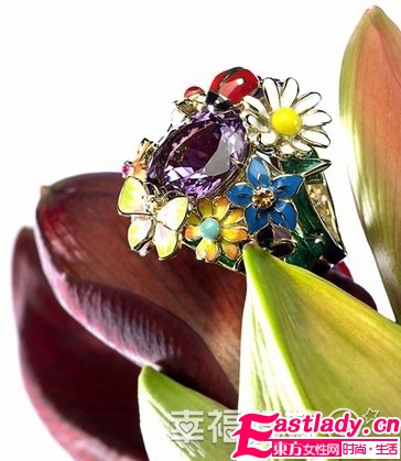 冬日花樣美戒在新娘指尖綻放