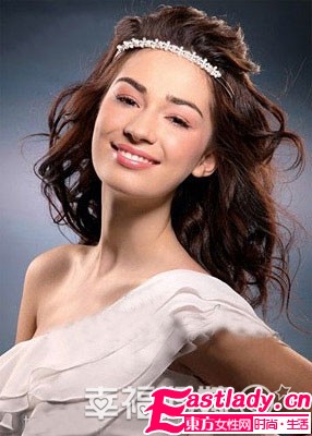 浪漫卷發(fā)演繹新娘的柔美端莊 提升婚禮亮點(diǎn)