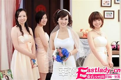 帶著伴娘拍婚紗照 伴娘團(tuán)俏麗 女人幫