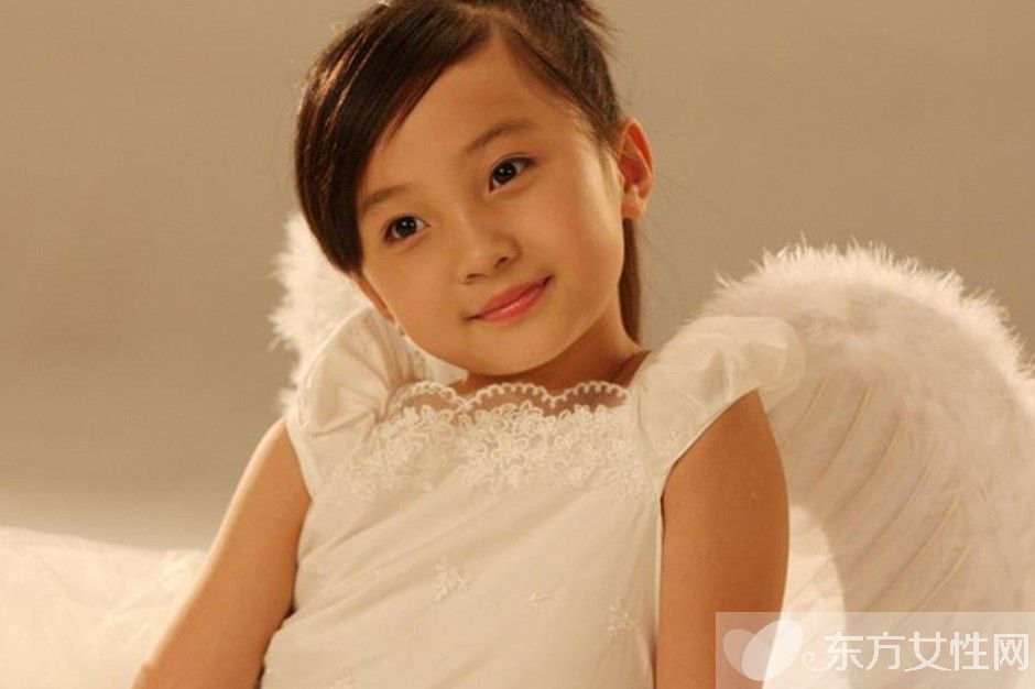 林妙可家庭背景個(gè)人資料 曬比基尼照露深溝