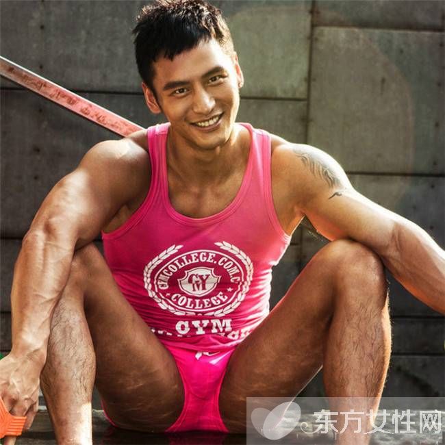 顧又銘抓男星手摸自己肌肉 被說是京城四大男鴨子