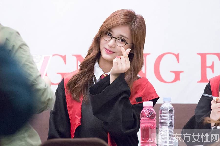 周子瑜事件是怎么回事 周子瑜家庭背景個(gè)人資料