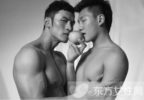 顧又銘抓男星手摸自己肌肉 被說是京城四大男鴨子