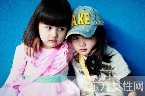 揭紀(jì)姿含父母及家庭背景照片 紀(jì)姿含與她竟是雙胞胎