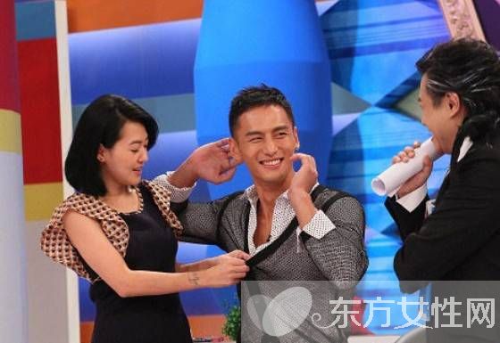 顧又銘抓男星手摸自己肌肉 被說是京城四大男鴨子