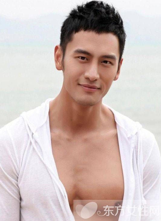 顧又銘抓男星手摸自己肌肉 被說是京城四大男鴨子