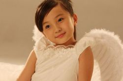 林妙可家庭背景個(gè)人資料 曬比基尼照露深溝