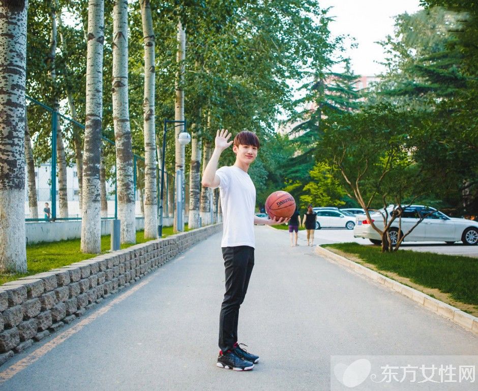 白敬亭的女朋友個人資料 自曝初吻經(jīng)歷驚倒粉絲