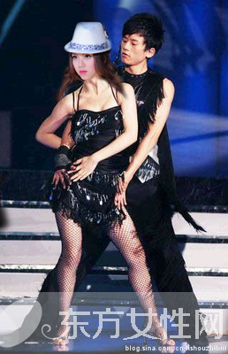 鄧紫棋張杰真的有一腿 曝鄧紫棋張杰接吻照