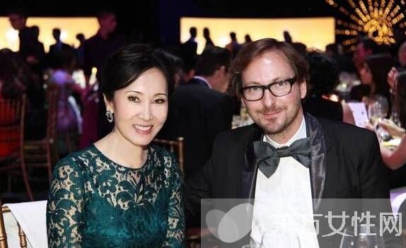 王思聰?shù)耐夤钦l 國民老公強大后臺背景太驚人