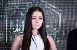 女神迪麗熱巴的男朋友是誰 陳偉霆李易峰紛紛躺槍