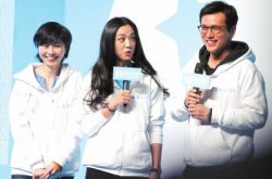 湯唯挺孕肚回母校照片 親自烹飪東坡肉看望恩師