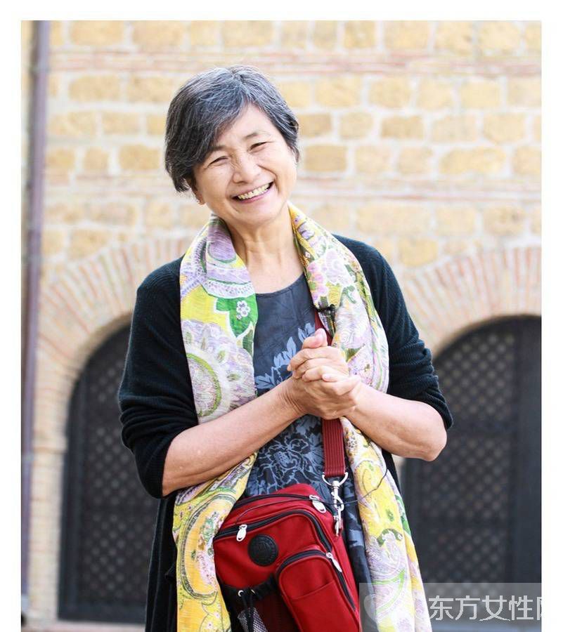 鄭佩佩個人資料 鄭佩佩炮轟張柏芝惹粉絲怒罵