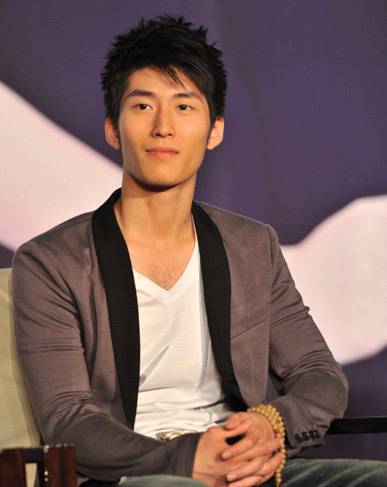 竇驍胸毛尷尬全露 揭竇驍周冬雨之間的曖昧故事