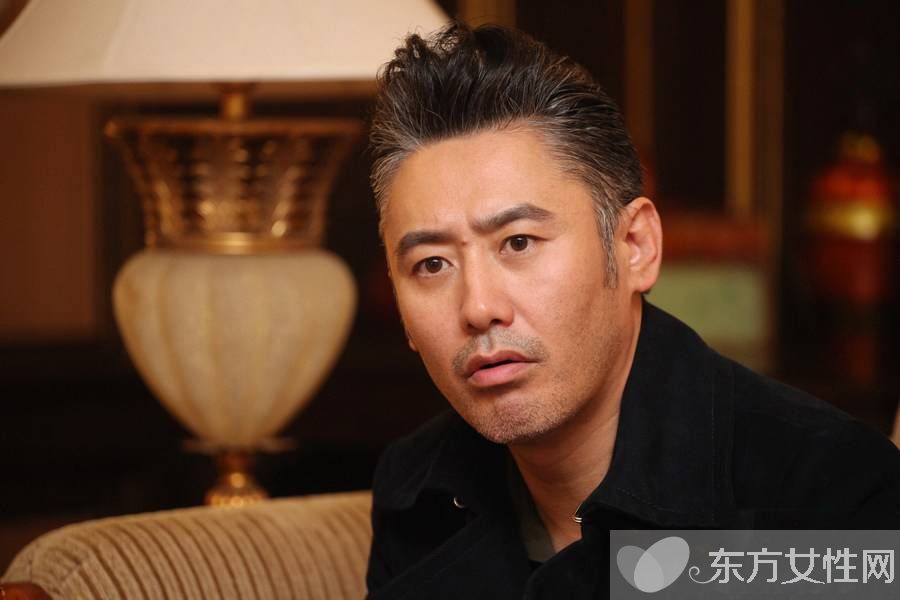 吳秀波妻子尚潔現(xiàn)身機場 兩個兒子近照曝光