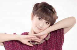 到底當(dāng)紅主持人謝娜多大了 謝娜何炅工資排名大揭秘