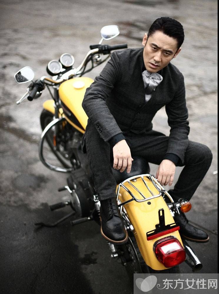 吳秀波妻子尚潔現(xiàn)身機場 兩個兒子近照曝光