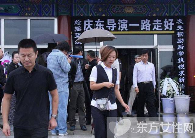 徐慶東追悼會王茜痛哭 徐慶東走了王茜撐起半邊天