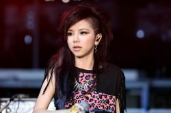 香港 小巨肺 鄧紫棋個人資料 揭16歲失身真相