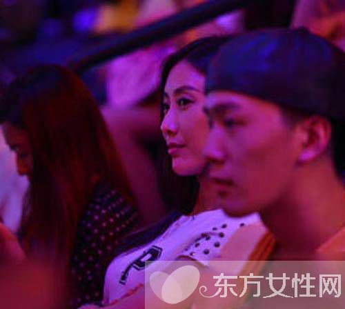 楊坤女友個(gè)人資料曝光 女友私密照曝光疑似圈內(nèi)人