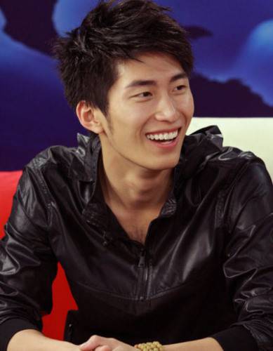 竇驍胸毛尷尬全露 揭竇驍周冬雨之間的曖昧故事