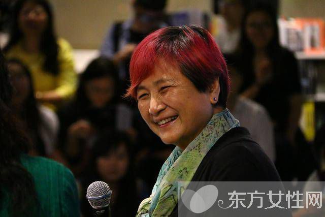 鄭佩佩個人資料 鄭佩佩炮轟張柏芝惹粉絲怒罵