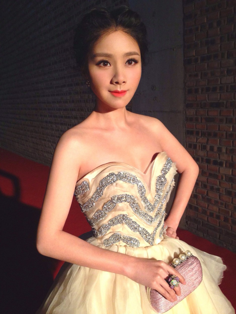 何琳首次默認(rèn)是陳坤兒子生母 何琳照片合集