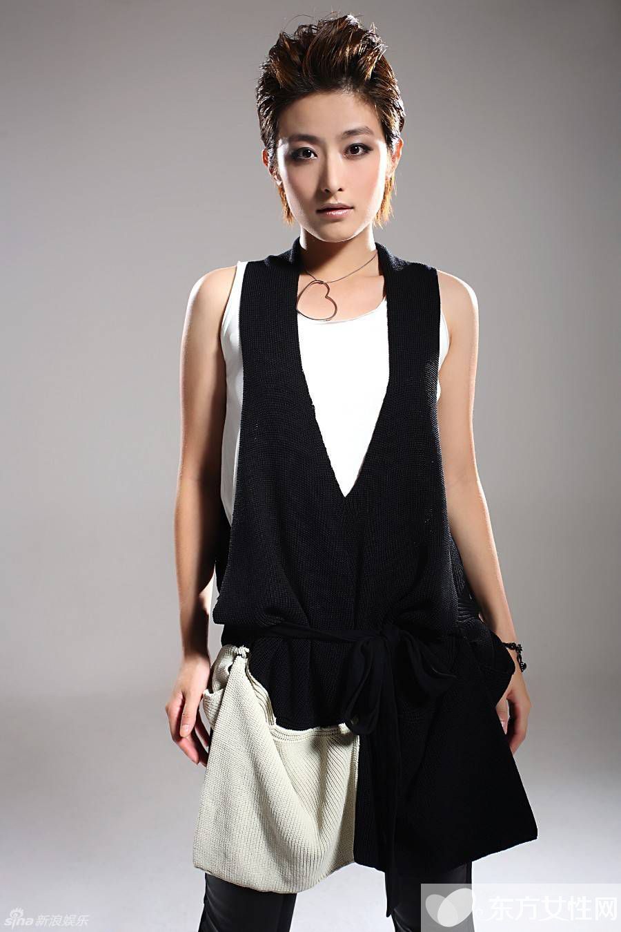 演員徐百卉的老公是誰 徐百卉比基尼秀性感小蠻腰