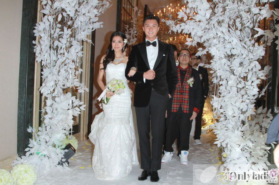 王浩信老婆陳自瑤個人資料 王浩信陳自瑤女兒曝光美過媽媽