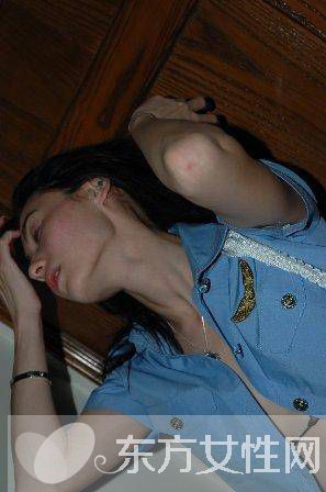 張柏芝運動裝素顏擠地鐵少女氣息十足 張柏芝門照艷全集圖片