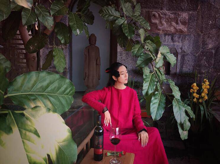 58歲楊麗萍近照如少女 豪宅 月亮宮 美如仙境