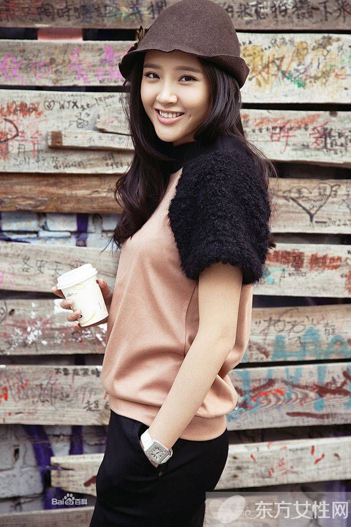 唐藝昕家庭背景曝光疑官二代 唐藝昕張若昀戀情坐實(shí)甜蜜同居